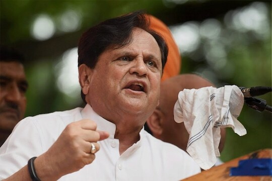 New Delhi: Newly elected Congress Rajya Sabha member Ahmed Patel raises slogans while addressing Indian Youth Congress' "Bharat Bachao Andolan” protest against BJP led NDA Government, in New Delhi on Thursday. PTI Photo by Manvender Vashist   (PTI8_10_2017_000090B)