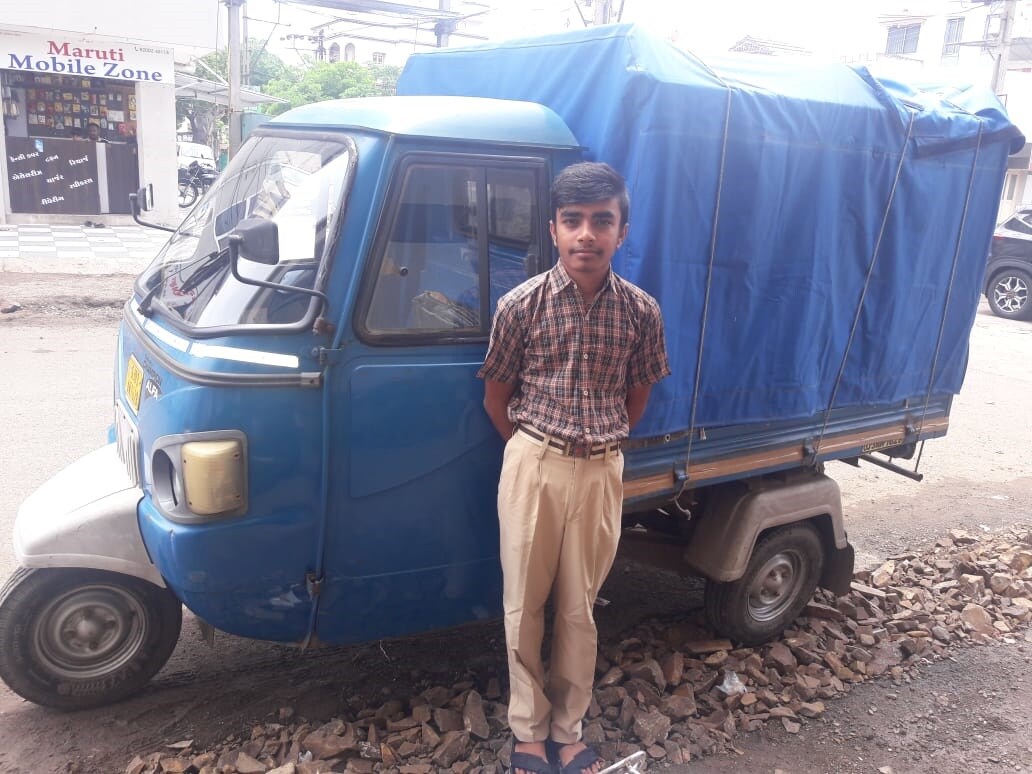 गुजरात माध्यमिक व उच्च माध्यमिक शिक्षण मंडळाचा (GSHSEB)बारावीचा निकाल जाहीर झाला. दीपने यामध्ये 'रेकॉर्डब्रेक' कामगिरी केली आहे. त्याने या परिक्षेमध्ये 99.98 टक्के गूण मिळवून यशाचे शिखर गाठले आहे. गुजरात माध्यमिक व उच्च माध्यमिक शिक्षण मंडळाचा (GSHSEB)बारावीचा निकाल जाहीर झाला. दीपने यामध्ये 'रेकॉर्डब्रेक' कामगिरी केली आहे. त्याने या परिक्षेमध्ये 99.98 टक्के गूण मिळवून यशाचे शिखर गाठले आहे.