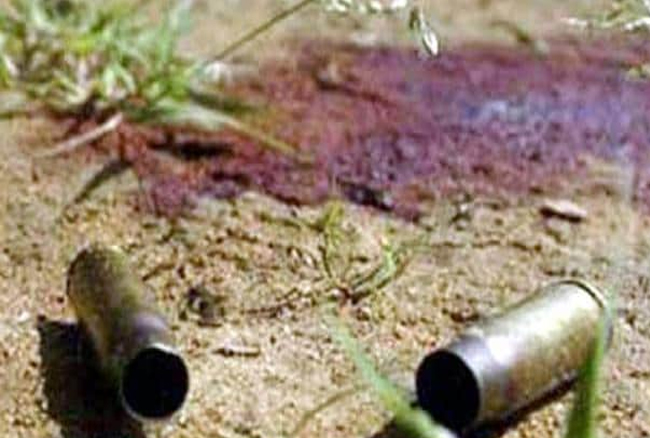 माओवाद्यांनी युवकाला गावाबाहेर नेऊन घातल्या गोळ्या, मृतदेहाजवळ टाकली चिठ्ठी