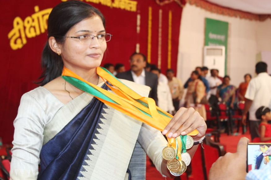 सॅल्युट तिच्या जिद्दीला! शेतकऱ्यांची लेक बनली तहसीलदार, जावई सीमेवर करतोय देश सेवा