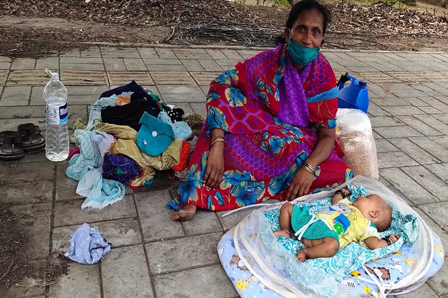 लॉकडाऊनमध्ये पुण्यात तान्ह्या बाळाचा जीवनसंघर्ष, अशी जगतंय फाटलेल्या आभाळाखाली!