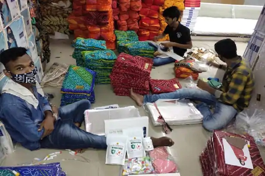 साडी खरेदीवर महिलांना मिळतंय 'कोरोना कवच', वाचा काय आहे व्यापाऱ्यांंचा फॉर्म्यूला