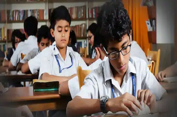 5-3-3-4 ही रचना म्हणजे पूर्वप्राथमिकची 3 वर्षं अधिक पहिली आणि दुसरी, तिसरी ते पाचवी - प्राथमिक, सहावी ते आठवी - माध्यमिक, नववी ते बारावी - उच्च माध्यमिक ज्यामध्ये सर्व विद्यार्थ्यांना बारावीपर्यंत समान शिक्षणक्रम शिकवण्यात येणार आहे. 5-3-3-4 ही रचना म्हणजे पूर्वप्राथमिकची 3 वर्षं अधिक पहिली आणि दुसरी, तिसरी ते पाचवी - प्राथमिक, सहावी ते आठवी - माध्यमिक, नववी ते बारावी - उच्च माध्यमिक ज्यामध्ये सर्व विद्यार्थ्यांना बारावीपर्यंत समान शिक्षणक्रम शिकवण्यात येणार आहे.
