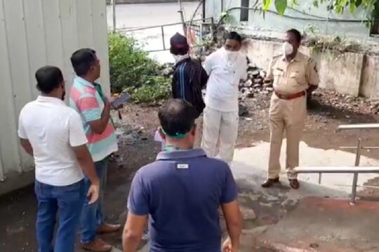 शिर्डीत दगडाने ठेचून हत्या, रक्ताच्या थारोळ्यात आढळला मृतदेह