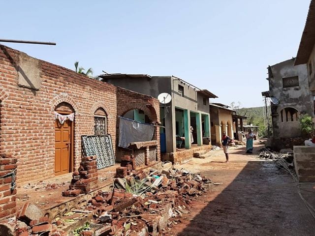 वेळास गावच्या गावकऱ्यांनी कासव मादीने अंडी घातली की त्याचं संवर्धन करण्यात पुढाकार घेतला. त्यामुळे वेळास गावाला कासवांचं गाव अशी ओळख मिळाली. वेळास गावच्या गावकऱ्यांनी कासव मादीने अंडी घातली की त्याचं संवर्धन करण्यात पुढाकार घेतला. त्यामुळे वेळास गावाला कासवांचं गाव अशी ओळख मिळाली.