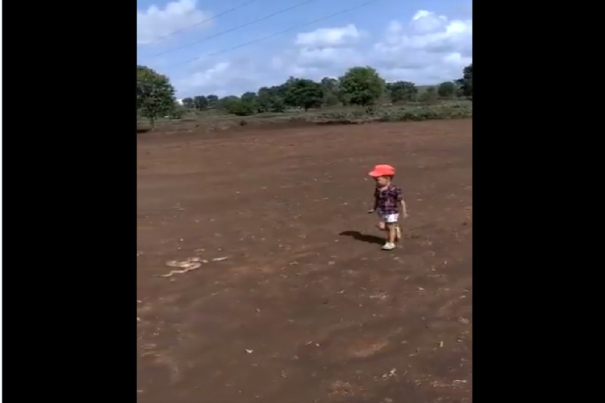 दुडूदुडू धावणाऱ्या गोंडस मुलाचा हा VIDEO नीट पाहा, काळजाचा चुकेल ठोका; दिवसभरात सर्वाधिक फिरलेला VIRAL VIDEO