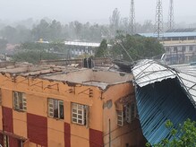 पहिल्या अर्ध्या तासात वादळाचं रौद्र रूप, हे 15 PHOTOS दाखवतायत विद्ध्वंसक दृश्यं पहिल्या अर्ध्या तासात वादळाचं रौद्र रूप, हे 15 PHOTOS दाखवतायत विद्ध्वंसक दृश्यं