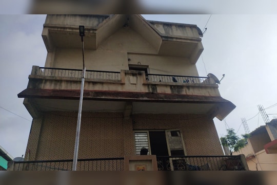 पुण्यात सामूहिक आत्महत्येनं खळबळ! दाम्पत्यानं दोन चिमुकल्यासह संपवलं आयुष्य