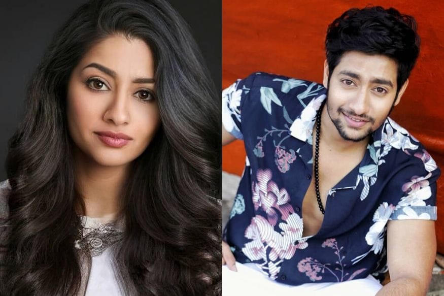 नागराज मंजुळेंच्या 'सैराट' सिनेमातून सिनेसृष्टीत पदार्पण करणारा परश्या म्हणजेच आकाश ठोसर सध्या तरूणींच्या गळ्यातला ताईत बनला आहे. नागराज मंजुळेंच्या 'सैराट' सिनेमातून सिनेसृष्टीत पदार्पण करणारा परश्या म्हणजेच आकाश ठोसर सध्या तरूणींच्या गळ्यातला ताईत बनला आहे.
