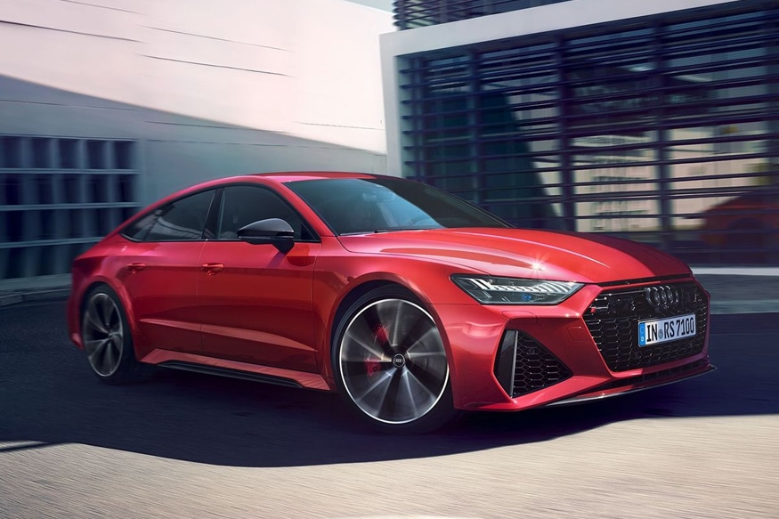 Audi RS7 Sportback - जर्मन कंपनी ऑडी (Audi) ने आपली नवी ‘आरएस-7 स्पोर्टबॅक’ (Audi RS7 Sportback) ची डिलेव्हरी ऑगस्टपासून सुरू करणार आहे. RS7 स्पोर्टबॅकही दुसऱ्या जनरेशनमधील कार आहे. ही कार बुक करण्यासाठी तुम्हाला आधी 10 लाख रुपये मोजावे लागणार आहे. ऑडी आरएस 7 स्पोर्टबॅकमध्ये 4.0 लीटर V8 इंजिन दिले आहे. जे 600PS आणि 800 Nm टॉर्क जनरेट करते. ऑडी आरएस 7 स्पोर्टबॅक 250 किमी प्रति तास धावू शकते. फक्त 3.6 सेकंदात 0-100 किमी प्रति तास वेग पकडते. Audi RS7 Sportback - जर्मन कंपनी ऑडी (Audi) ने आपली नवी ‘आरएस-7 स्पोर्टबॅक’ (Audi RS7 Sportback) ची डिलेव्हरी ऑगस्टपासून सुरू करणार आहे. RS7 स्पोर्टबॅकही दुसऱ्या जनरेशनमधील कार आहे. ही कार बुक करण्यासाठी तुम्हाला आधी 10 लाख रुपये मोजावे लागणार आहे. ऑडी आरएस 7 स्पोर्टबॅकमध्ये 4.0 लीटर V8 इंजिन दिले आहे. जे 600PS आणि 800 Nm टॉर्क जनरेट करते. ऑडी आरएस 7 स्पोर्टबॅक 250 किमी प्रति तास धावू शकते. फक्त 3.6 सेकंदात 0-100 किमी प्रति तास वेग पकडते.