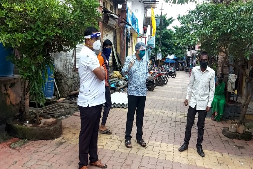 मुंबईत भयंकर प्रकार, कोरोना रुग्णाचा मृतदेह उघडून मारली मिठी आणि नंतर...