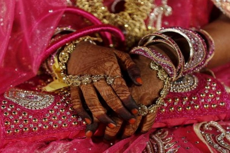 उलटीच्या बहान्याने गाडीतून उतरली नववधू, नदीत उडी घेत संपवलं आयुष्य!