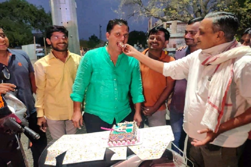 नगरपरिषद कार्यालयात वाढदिवस साजरा करणे भोवलं, नगरसेवकाला दणका