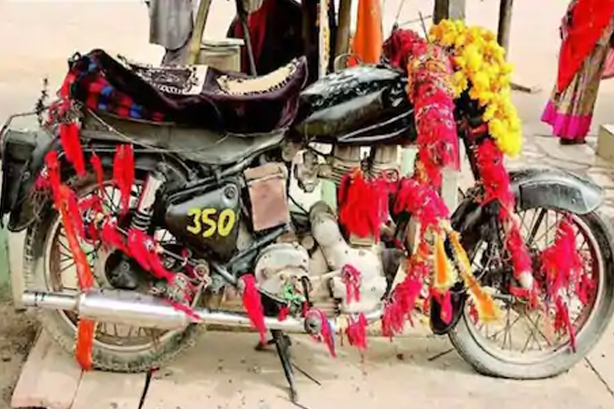 या गावात आहे Royal Enfield Bullet चे मंदिर, खरी कहाणी वाचाल तर अंगावर येईल काटा!