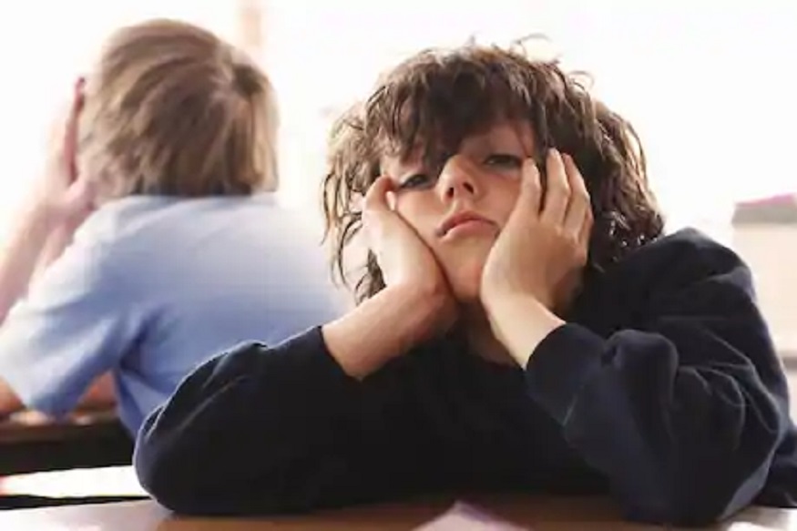 मुलांच्या डोळ्यांना सातत्याने येणारी सूज; किडनीच्या गंभीर आजाराचं लक्षण