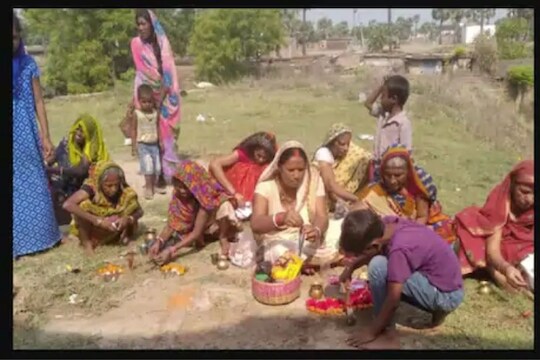 जीवघेण्या महासाथीत अंधश्रद्धेचाही फैलाव; आजाराला रोखण्यासाठी 'कोरोना देवी'ला घातलं साकडं