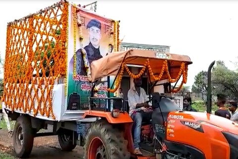 शहीद मोरे यांच्या अंत्यविधीची तयारी सुरू असून संपूर्ण गावात कडकडीत बंद आहे.