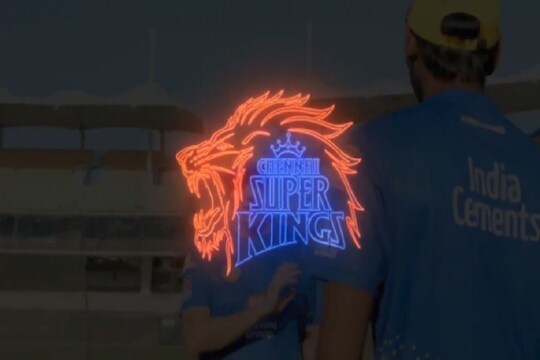 CSK संघातील 'या' व्यक्तीनं शहीद जवानांचा केला अपमान, वादग्रस्त ट्वीटनंतर केली हकालपट्टी