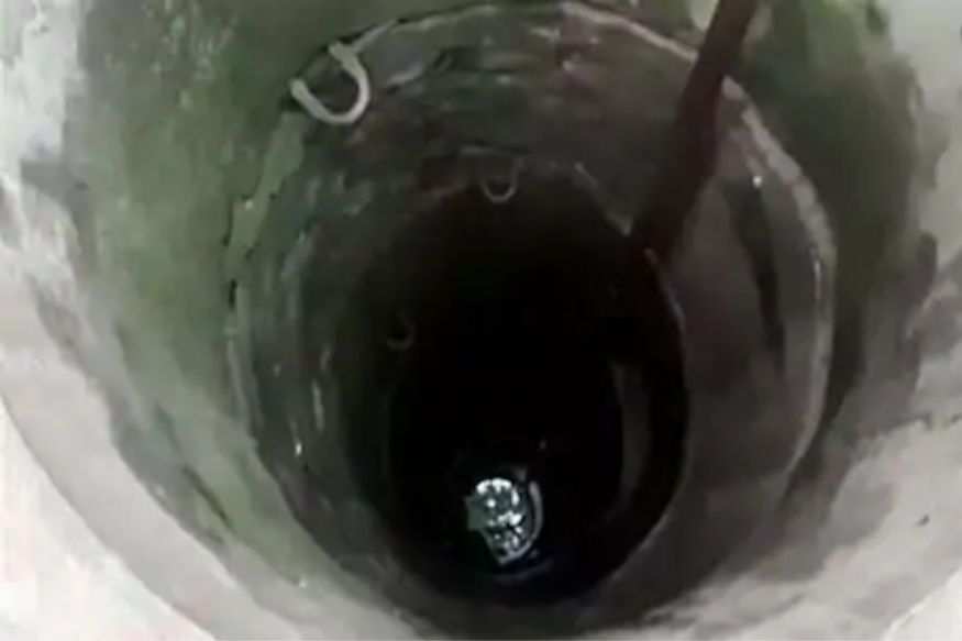 लॉकडाऊनमध्ये काय करायचं? बाप-लेकाने विहीर खोदून पाण्याची समस्या केली दूर