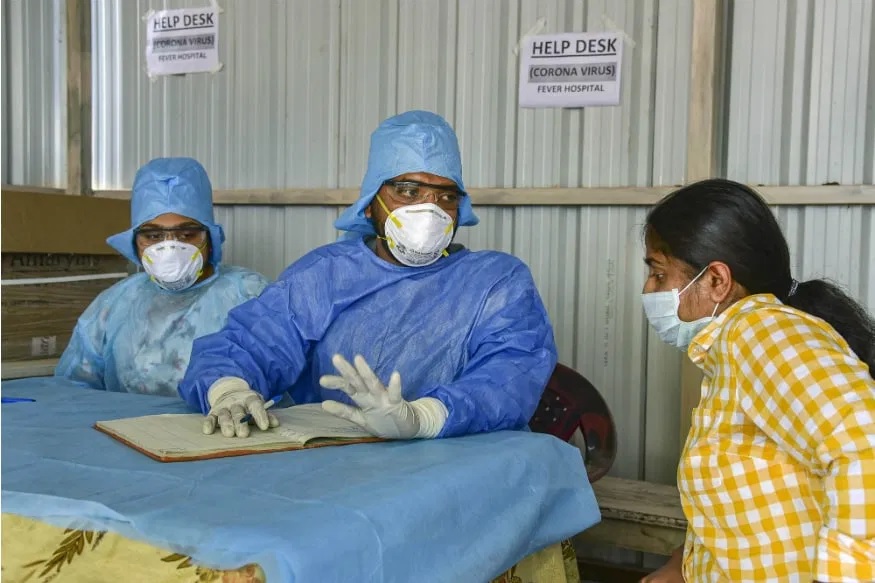 देशात कोरोनाचा (coronavirus) हाहाकार वाढत आहे. रोज कोरोना रुग्णांचे आकडे रेकॉर्ड ब्रेक करत आहेत. भारतात 5.28 लाखाहून अधिक लोकांना कोरोनाची लागण झाली आहे. पण या सगळ्यात, कोरोनाची काही नवीन लक्षण समोर आल्यामुळे आरोग्य विभागाच्या अडचणी वाढल्या आहेत. 