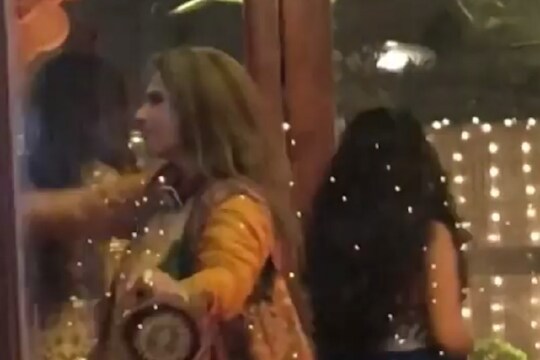 राजेश खन्नांच्या गाण्यावर स्वतःला रोखू शकल्या नाहीत डिंपल, पाहा धम्माल डान्स Video