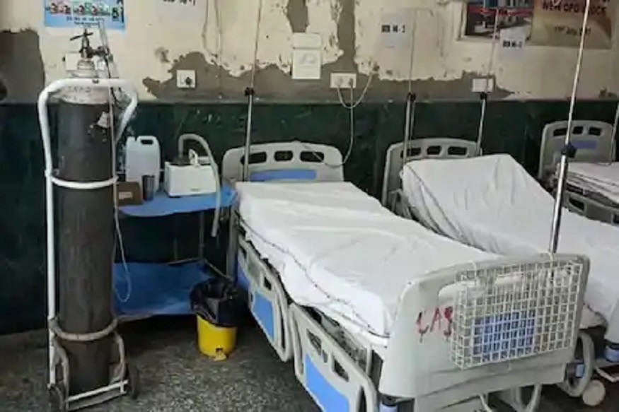 सरकारी रुग्णालयात दोन गटात राडा, पोलिसांसमोरच रुग्णांची चाकू भोसकून हत्या