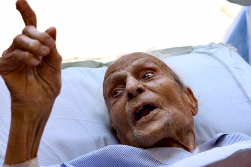 94 वर्षीय कवी गुलजार देहलवी यांची कोरोनावर मात, कलेक्टर म्हणाले...