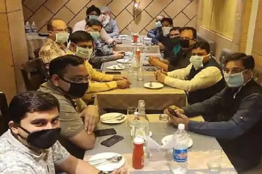 स्टार्टर म्हणून काढा, व्हॉट्सअ‍ॅपवर मेन्यूकार्ड; कोरोनाला दूर ठेवण्यासाठी हॉटेलची अशी व्यवस्था