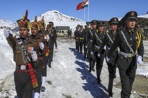 चीनच्या मुजोरीला भारताचं उत्तर, ड्रॅगनला सुनावले खडे बोल!, Talks between military commanders of India and China are over | National - News18 Lokmat, Today's Latest Marathi News