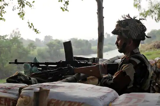 मुलगा शहीद झाल्याच्या वृत्ताने कुटुंबावर शोककळा, मात्र दुसऱ्याच दिवशी जवानाचा आला फोन