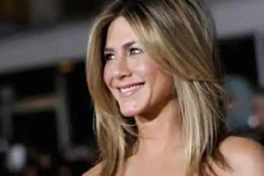 COVID-19 रिलीफ फंडसाठी अभिनेत्रीचा मोठा निर्णय, NUDE फोटोचा करणार लिलाव