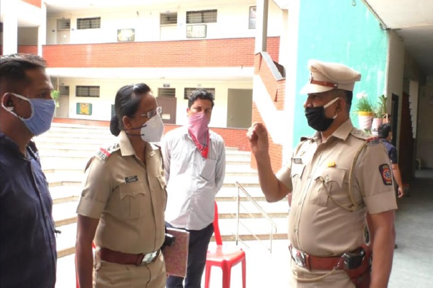 शासनाचे आदेश धुडकावून शाळेत सुरू होती परीक्षा, धक्कादायक प्रकार उघड