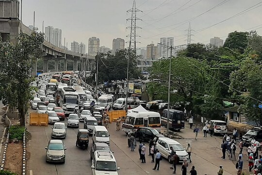 मुंबईत विनाकारण येणाऱ्यांची आज झाली दैना, या भागात सुरू आहे नाकाबंदी