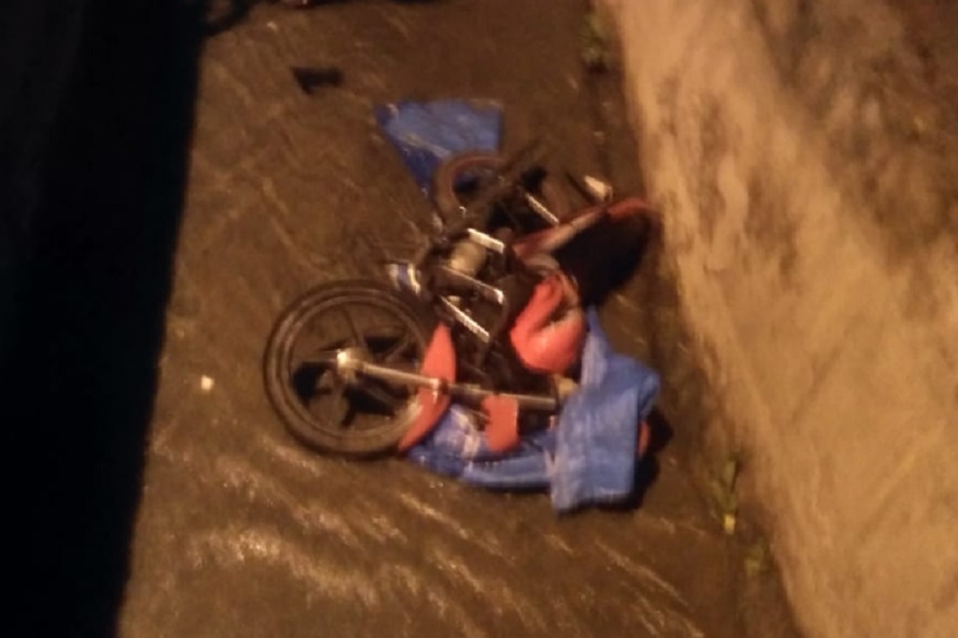 तलवारी आणि कोयत्यासह घरांवर हल्ला; लहान मुलगा जखमी, परिसरात भीतीचं वातावरण