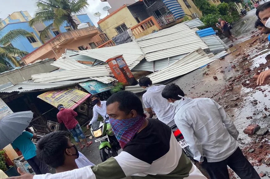 निसर्ग चक्रीवादळाच्या तडाख्यात राज्यात गेला 2 जणांचा बळी, कोट्यवधींचं नुकसान