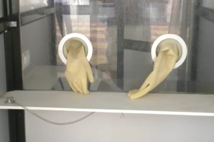 कोरोनाला रोखण्यासाठी महिला तहसीलदारानं लढवली अनोखी शक्कल, बघा काय केलं?