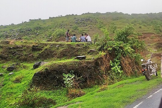 चिअर्स! राज्यात कोरोनाचा हाहाकार मात्र मुंबईच्या या स्पॉटवर तळीरामांच्या पार्ट्या सुरूच