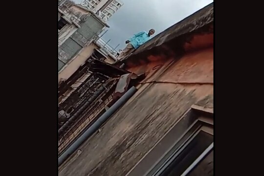 मुंबईत पोलिसाचा हायहोल्टेज ड्रामा, इमारतीच्या चौथ्या मजल्यावर चढला, पाहा VIDEO