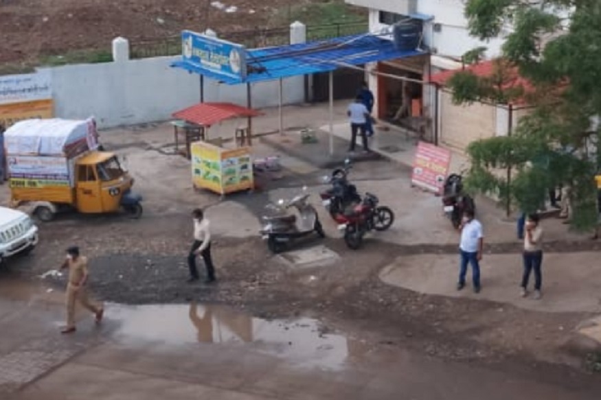 पुण्यात हॉटेल चालकाचा निर्घृण खून, डोक्यावर धारदार शस्त्राने वार करून संपवलं