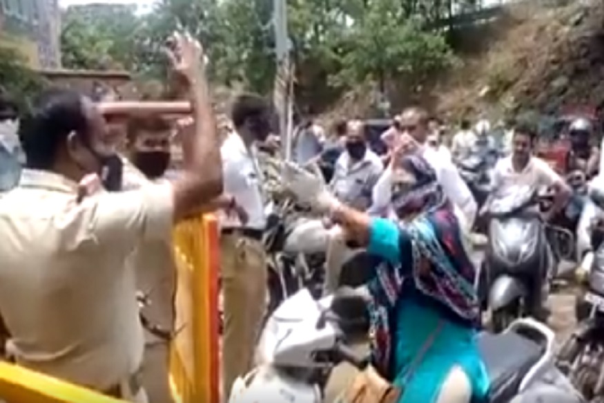 पोलिसांनी अडवल्यानंतर महिलेनं विचारला 'पुणेरी स्टाईल' प्रश्न, पाहा VIDEO