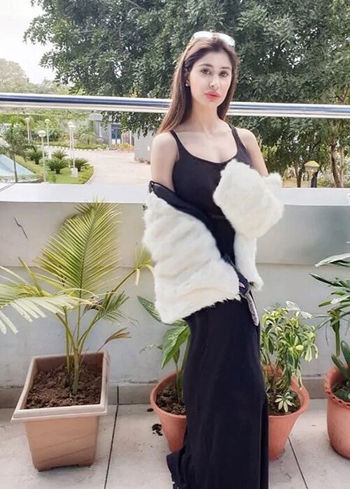  काही वर्षांपूर्वी राबिया वडील नवज्योत सिंग सिद्धू यांच्यासोबत द कपिल शर्मा शोमध्ये आली होती.