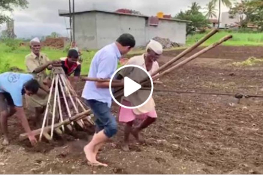 बळीराजासोबत शेतात तिफन ओढताना संभाजीराजे झाले भावूक; डोळ्यात पाणी आणणारा VIDEO केला शेअर