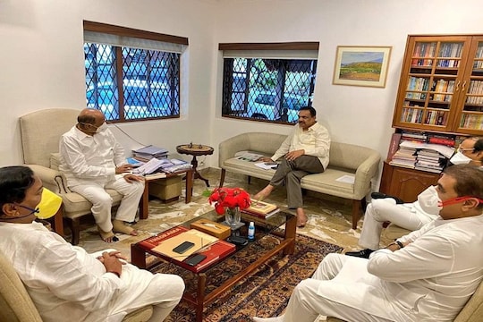 चक्रीवादळानंतरही शरद पवार लागले झपाटून कामाला, अजित पवारांसह नेत्यांना दिला हा आदेश!