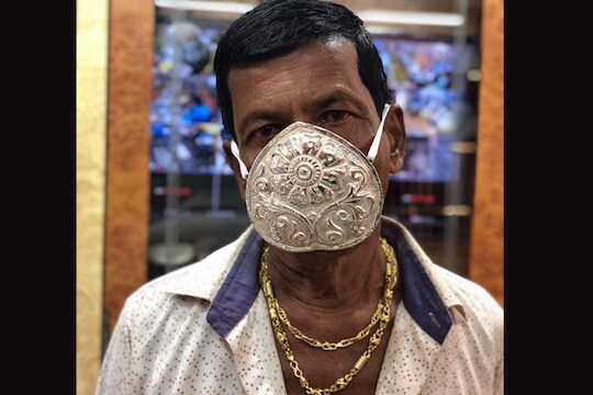 कोकणी माणसाचा नादखुळा, वापरत आहे चक्क चांदीचा मास्क!