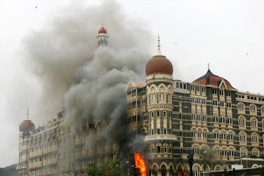 BREAKING : कराचीमध्ये हल्ला करणाऱ्या दहशतवाद्यांनी ताज हॉटेलवर हल्ला करण्याची दिली धमकी