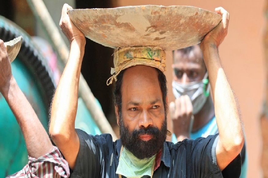 लॉकडाऊनमध्ये गेली नोकरी, 30 वर्षांपासून शिकवणाऱ्या शिक्षकांवर मजुरीची वेळ