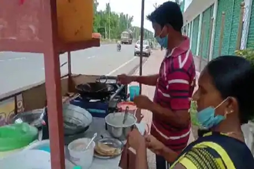 लॉकडाऊनमुळे गमावली शिक्षकाची नोकरी; उदरनिर्वाहासाठी आता डोसा विकण्याची वेळ