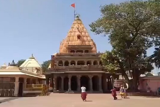 solar eclipse : ग्रहणकाळातही 'हे' मंदिर भाविकांसाठी खुलं, काय आहे यामागची कहाणी