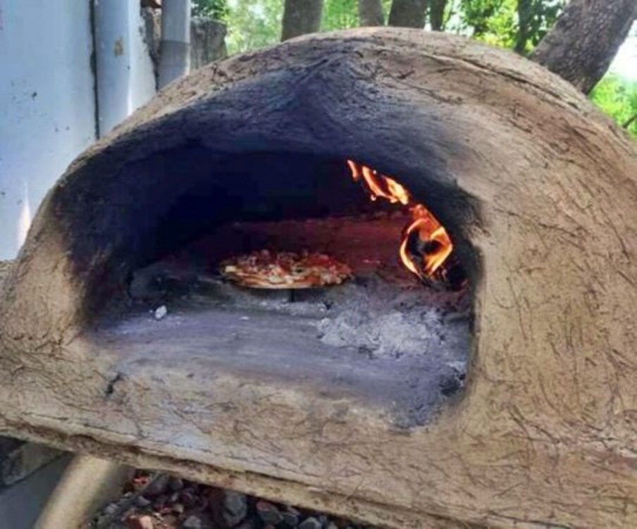 कोरोनाच्या महासंकटात लॉकडाऊन आणि या आजारामुळे अनेक जण बेरोजगार झाले. कोरोनाचं थैमान सुरूच आहे मात्र पोटापाण्यासाठी काहीतरी कमवणं भाग असलेल्या दोन भावांची खास कहाणी आज आपण पाहणार आहोत.