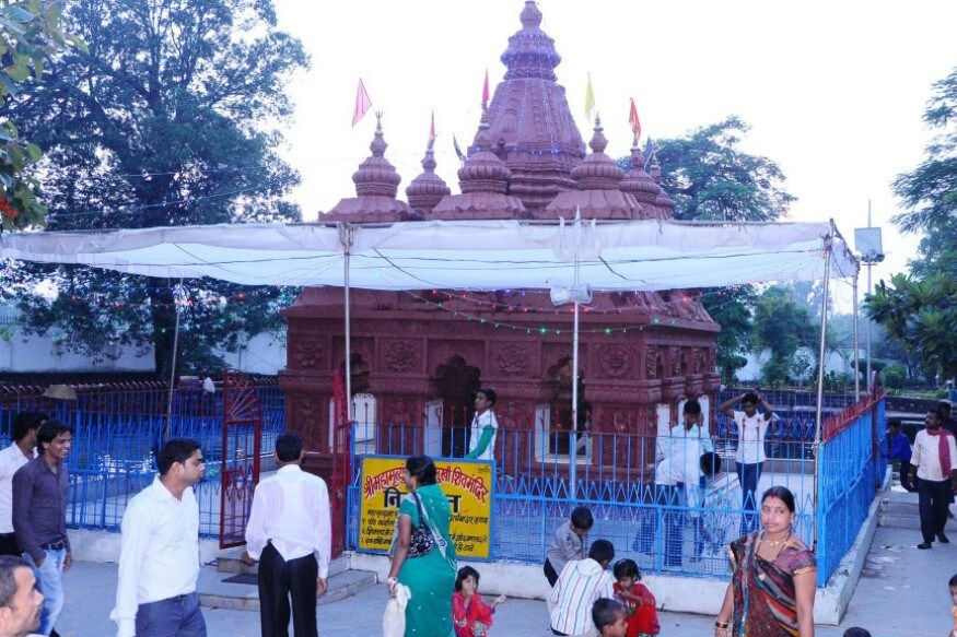 छत्तीसगडमधील प्रसिद्ध महामाया मंदिर ट्रस्टने 5 लाखापेक्षा जास्त निधी राज्याच्या मुख्यमंत्री सहाय्यता निधीमध्ये दिला आहे. छत्तीसगडमधील प्रसिद्ध महामाया मंदिर ट्रस्टने 5 लाखापेक्षा जास्त निधी राज्याच्या मुख्यमंत्री सहाय्यता निधीमध्ये दिला आहे.